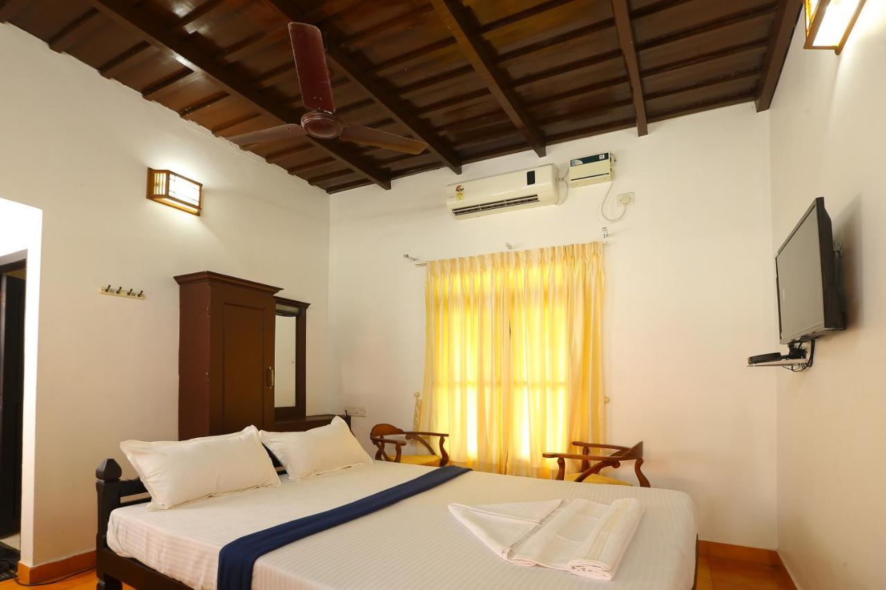 Palmy Lake Resort Alappuzha Exterior photo